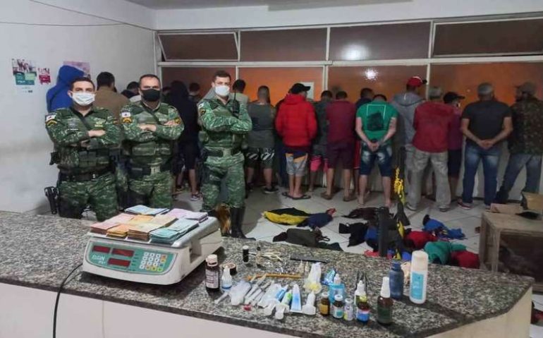 Conforme a Polícia Militar de Meio Ambiente, todos os investigados serão autuados, totalizando R$ 94.656 em aplicação de multas.
(foto: PM de Meio Ambiente/Divulgação)