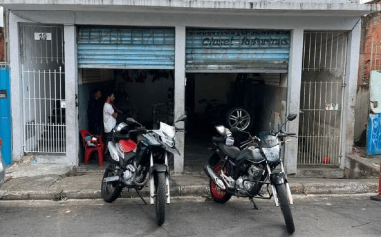Peças de motos roubadas por soldado em SP