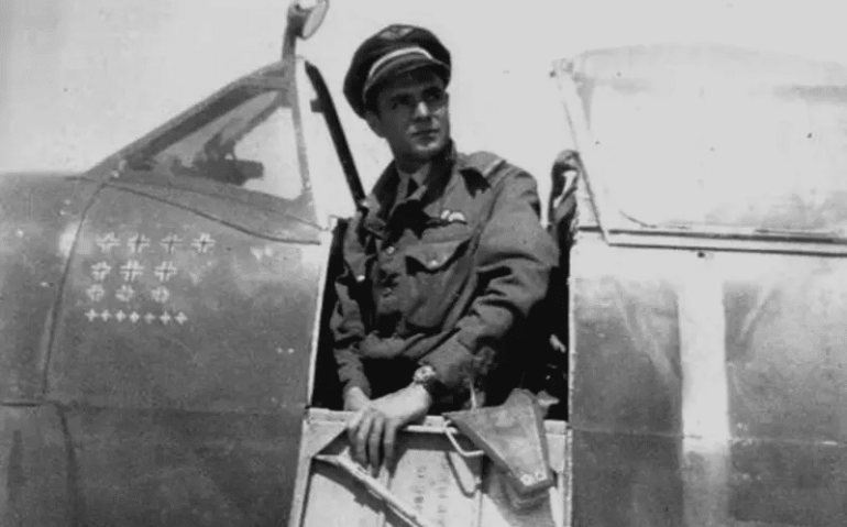 Pierre Clostermann a bordo do Spitfire (ACERVO PESSOAL/CLAUDIO LUCCHESI)