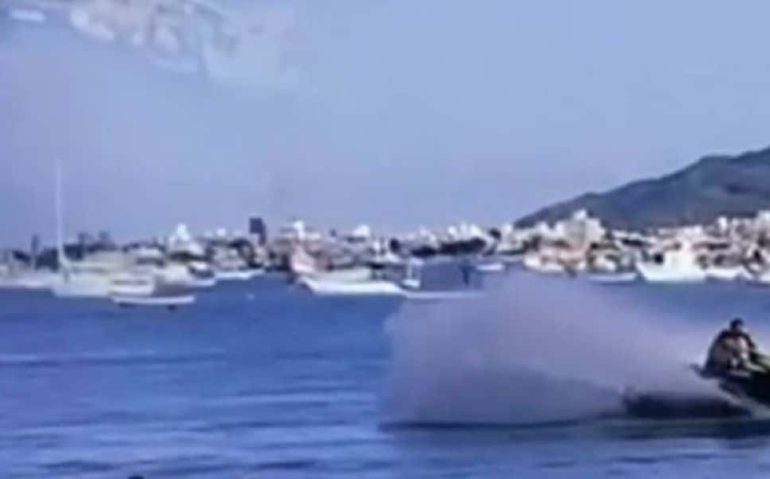 Pilo de jet-ski em Bombinhas