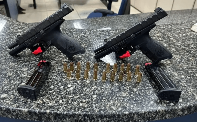 Armamento recuperado após ser roubado de uma equipe policial da Força Nacional
Divulgação / Polícia Militar do Estado do Rio de Janeiro