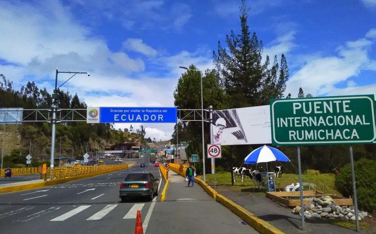 Ponte fronteira Colômbia e Equador
