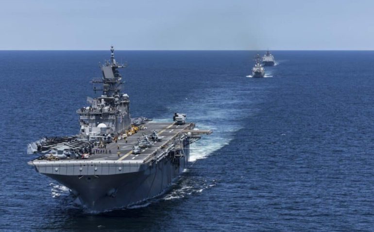 Maduro está sendo transportado para Nova Iorque a bordo do porta-aviões Iwo Jima
