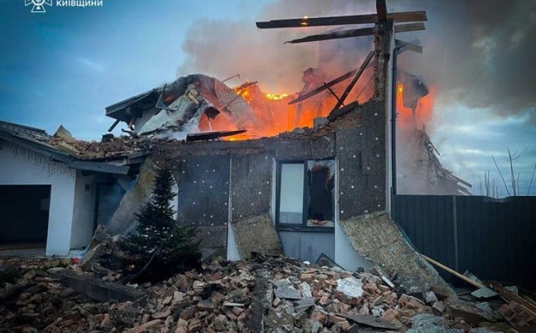Prédio destruído por bombardeio russo na Ucrânia (reprodução X)
