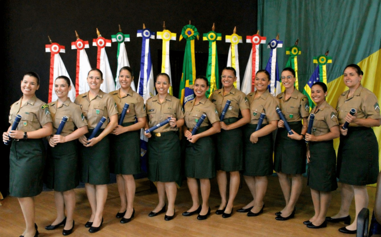 Primeira turma de mulheres aperfeiçoadas na EASA (Imagem: EB)