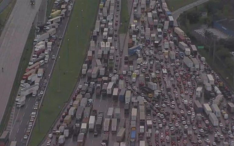 Protesto rodovia Castelo Branco