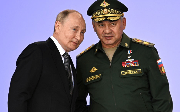 O presidente russo, Vladimir Putin, e seu ministro da Defesa, Serguei Shoigu  Foto: Sputnik/Kremlin via AP