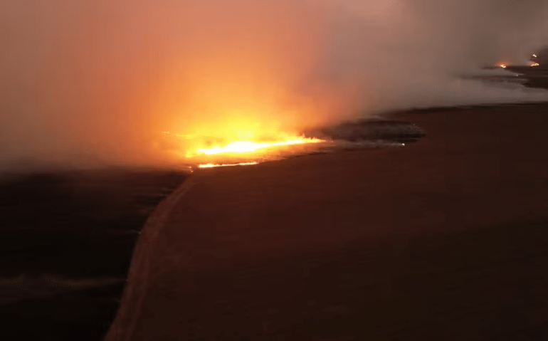 Fogo na região de Pitangueiras, SP, atinge grandes proporções — Foto: Reprodução/EPTV