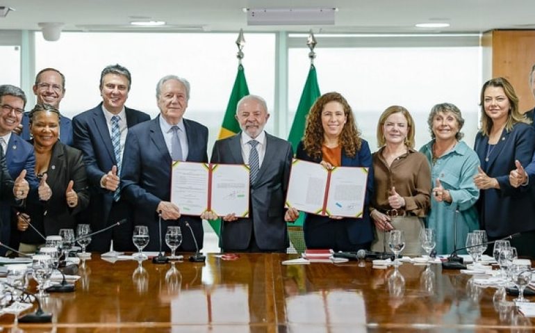 Medida Provisória foi assinada por Lula no Planalto (Ricardo Stuckert/PR)