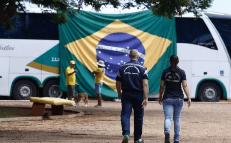 Retirada de comerciantes de manifestação no QG do Exército