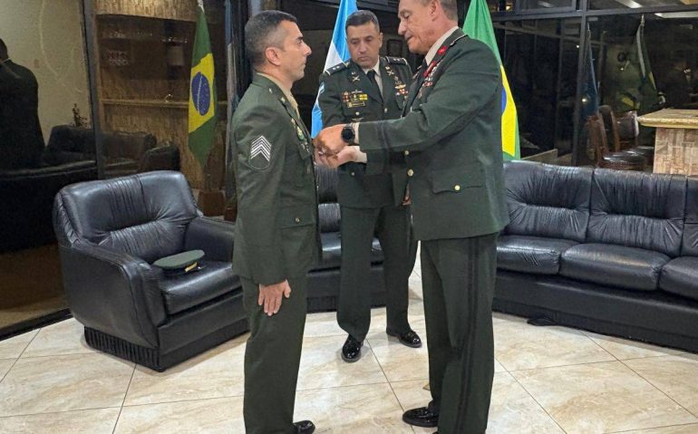 O 1º Sargento de Comunicações Lucas Xavier Machado recebeu a Medalha de Mérito II Classe, das Forças Armadas hondurenhas