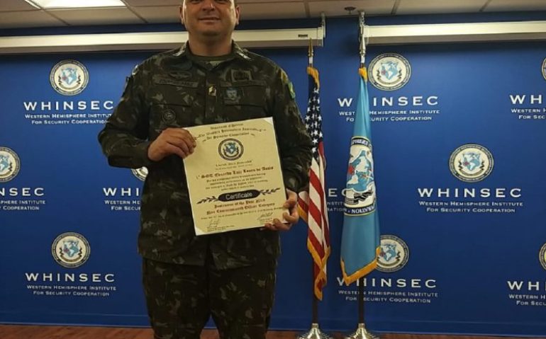 1º Sgt Eduardo Luiz Louro de Assis é destaque em academia americana