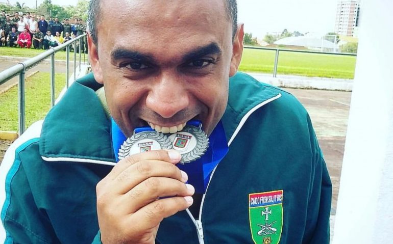 O sargento do Exército Felipe Terra descobriu que é irmão da cantora Anitta (arquivo pessoal)
