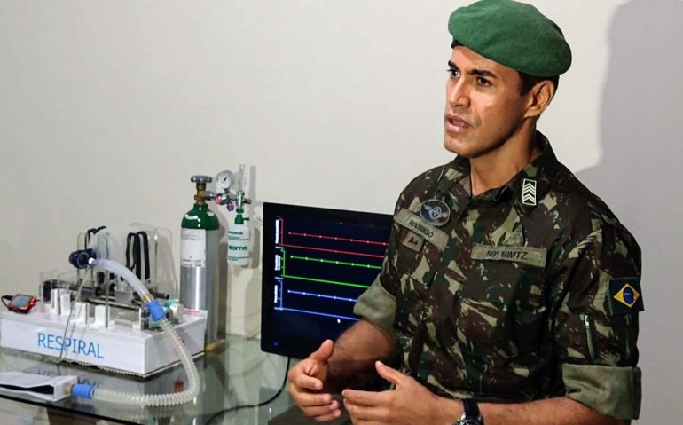 Sargento Rodrigo coordena projeto para produção de respiradores mecânicos (Crédito: Cb Elzir)