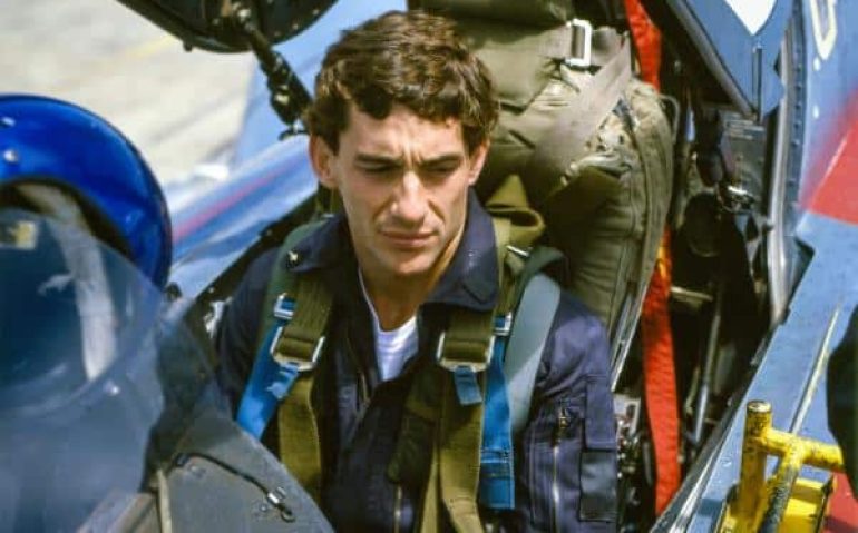 SENNA NUM CAÇA DA FAB