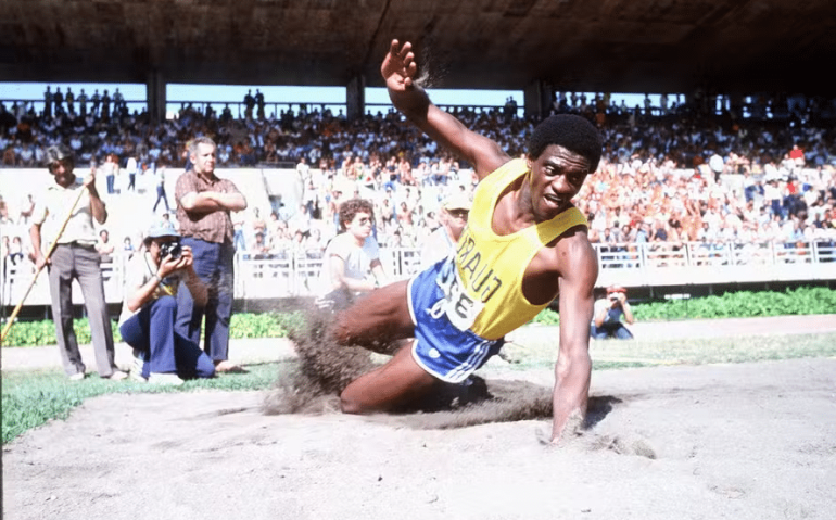 João do Pulo foi duas vezes medalhista olímpico, com os bronzes em Montreal-1976 e Moscou-1980, e é ex-recordista mundial do salto triplo. — Foto: Anibal Philot