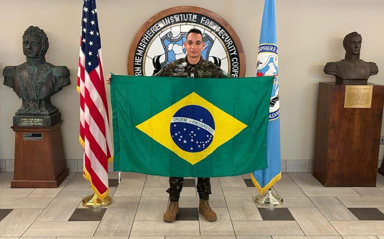 O sargento Adolfo da Costa Torres foi o  primeiro colocado no Medical Assistance Course no US Army