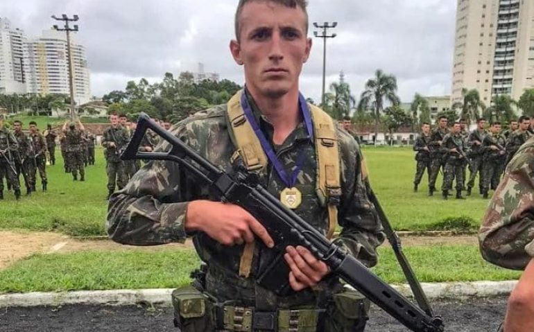 Sargento Marlon zero um da ESA