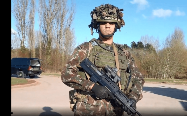 O sargento Victor Rodrigues de Souza realiza curso no País de Gales (Reprodução: Instagram CMS)