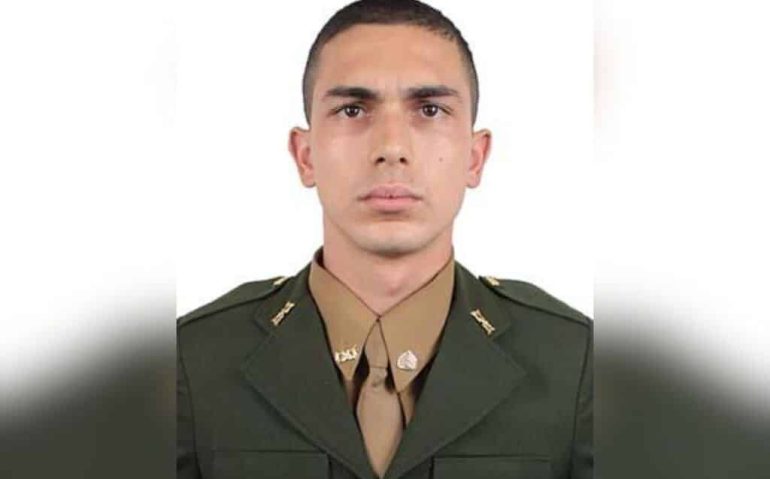 O 3º sargento de Cavalaria Nícolas Martins, de 20 anos, morreu na manhã desta terça-feira (7) em um acidente durante um exercício de adestramento no Campo de Instrução de Santa Maria