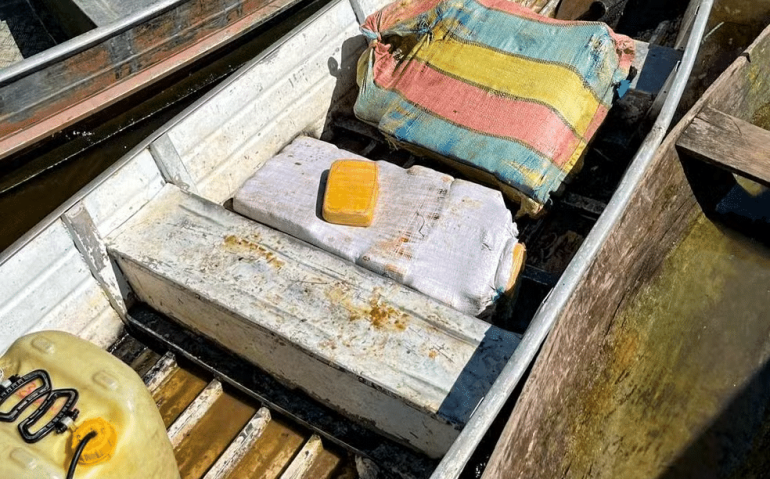 Tropa do exército brasileiro apreende quase cem quilos de drogas durante operação de fiscalização no rio japurá na fronteira com a colômbia — Foto: Divulgação