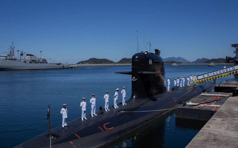 Militares da Marinha na cerimônia de entrega do submarino S-40 Riachuelo, no Rio de Janeiro - Eduardo Anizelli/Folhapress
