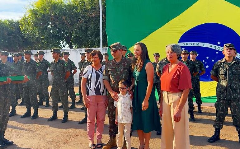 O subtenente Leando Zulpo foi homenageado pela promoção no TG 09-004 - Juína (MT) -