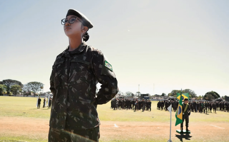 A soldado recruta Thaysa Gonçalves, de 18 anos, realizou o sonho de se tornar militar