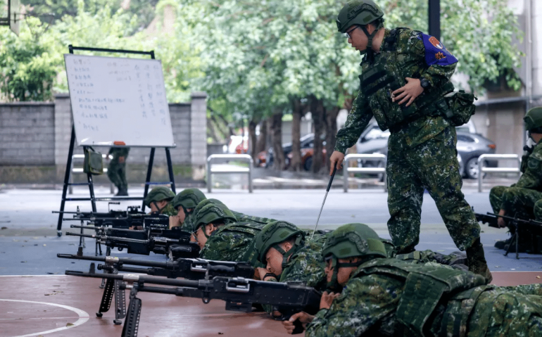 Exercício militar em Taoyuan 9/7/2025 REUTERS/Ann Wang  •