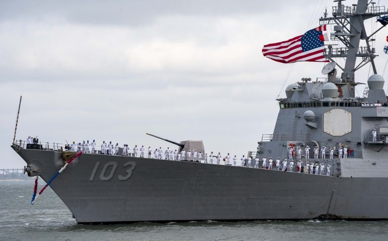 O destróier de mísseis guiados USS Truxtun colidiu contra navio petroleiro em alto mar
Imagem: US Navy