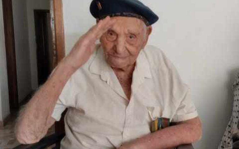 Veterano da FEB mais idoso, Joaquim Patrício de Araújo, de 107 anos, foi homenageado