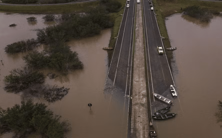 Vista aérea da rodovia ERS-448 em Canoas, no Rio Grande do Sul. Foto: Nelson Almeida/AFP — Foto: CBN