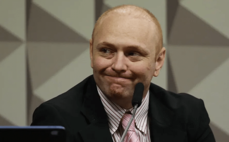 O hacker Walter Delgatti, durante depoimento na CPI do 8 de Janeiro — Foto: Cristiano Mariz/Agência O Globo/17-08-2023