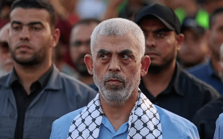 Líder militar do Hamas desde 2017, Yahya Sinwar é apontado como o maior responsável pelos ataques de 7 de outubro a Israel — Foto: MAHMUD HAMS / AFP
