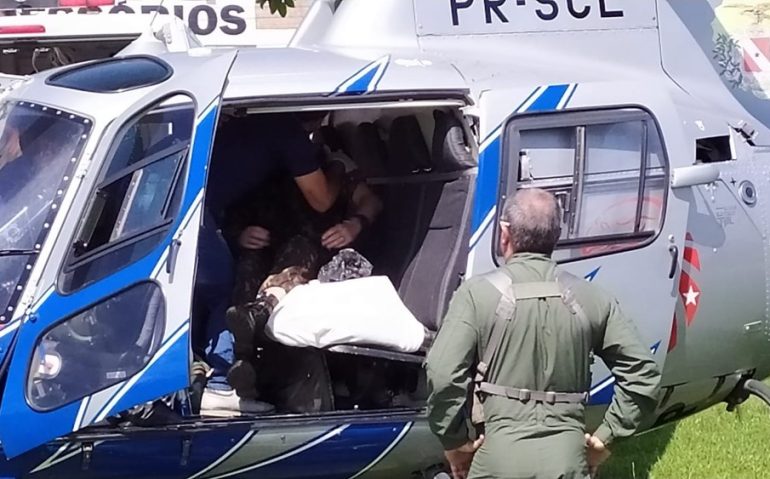 Coronel ferido no acidente foi evacuado de helicóptero (Foto: Jorge Tadeu)