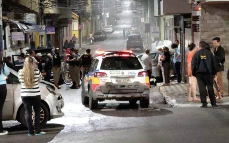 O sargento do Exército foi conduzido a uma unidade da Polícia Militar, onde foi lavrado um TCO (Foto: Reprodução - Estado de Minas)