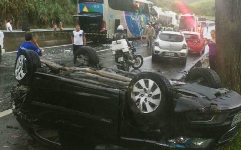 acidentes-interrompem-transito-na-dutra-em-pi