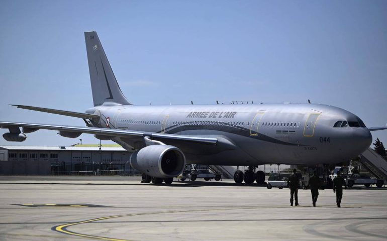 Avião de carga Airbus A330-MRTT da Força Aérea da França na base aérea de Istres - Christophe Simon - 11.set.2021/AFP
