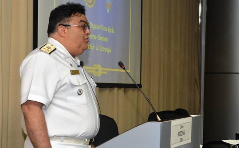Almirante Rocha assume a SAE (O Globo)