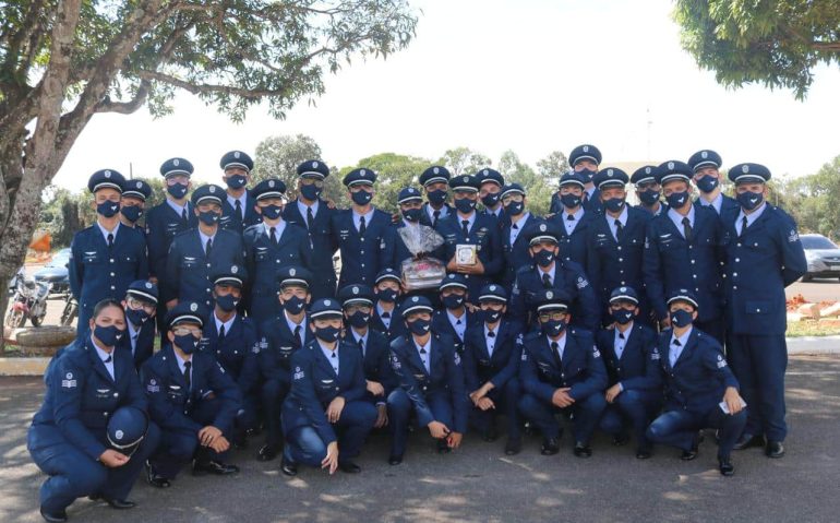 Os dez ex-alunos da Escola de Música de Brasília estão entre os aprovados em concurso nacional. Eles concluíram curso para terceiro-sargento-músico | Foto: Arquivo pessoal