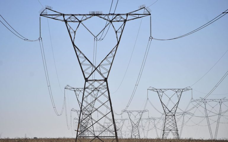 Linhas de transmissão de energia, energia elétrica