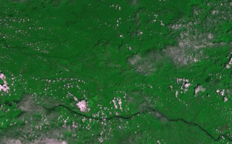 Imagem da câmera brasileira WFI, feita no Inpe e embarcada no satélite CBERS-4, fotografa a Amazônia. (Crédito: Inpe)