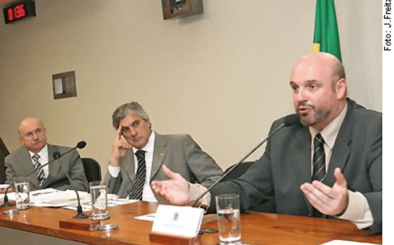 Artur Waschek Neto (à direita na foto)  foi um dos pivôs da CPI dos Correios