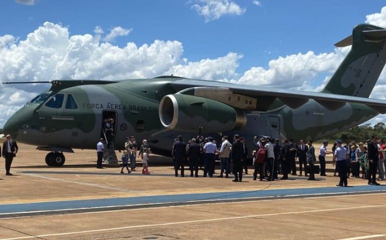 Grupo viajou em um KC-390 Millenium, o maior jato militar da frota brasileira
Marina Pagno / Agência RBS
