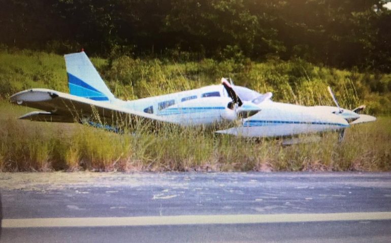 Uma avião que transportava grande quantidade de entorpecentes e fazia voo irregular foi interceptado pela Força Aérea Brasileira (FAB) — Foto: Sgt Bianca Viol/CECOMSAER e Polícia Federal/PF