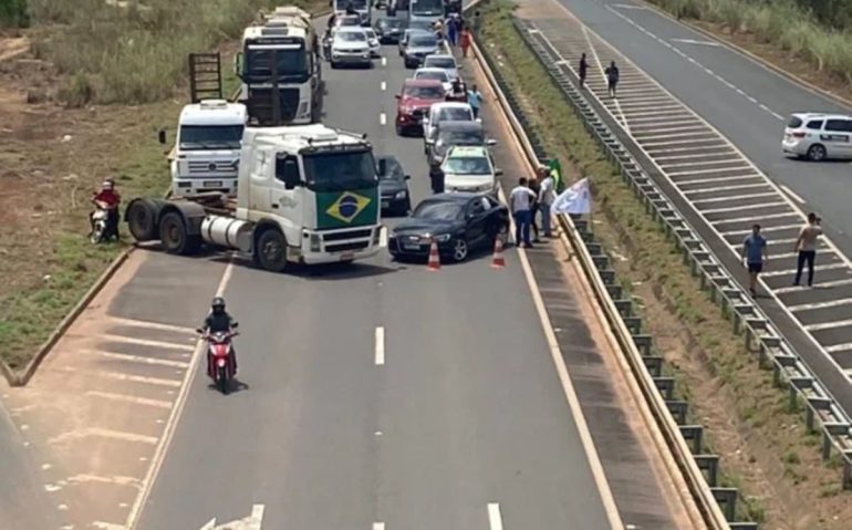 bloqueio-estrada2