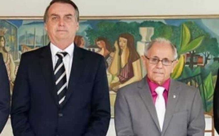 O presidente Jair Bolsonaro e o agora ex-secretário de Assuntos Estratégicos da Presidência, general Maynard Santa Rosa (Alan Santos/Presidência da República/Divulgação)