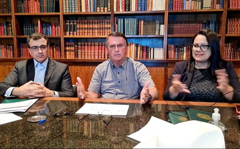O presidente Jair Bolsonaro na live semanal em que falou sobre auditoria nas urnas eletrônicas | Reprodução/Redes sociais
