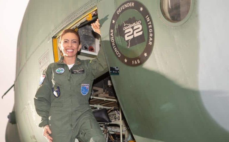 Brigadeiro Carla Lyrio, primeira mulher a assumir o posto na FAB
Imagem: Sargento Johnson/ Força Aérea Brasileira