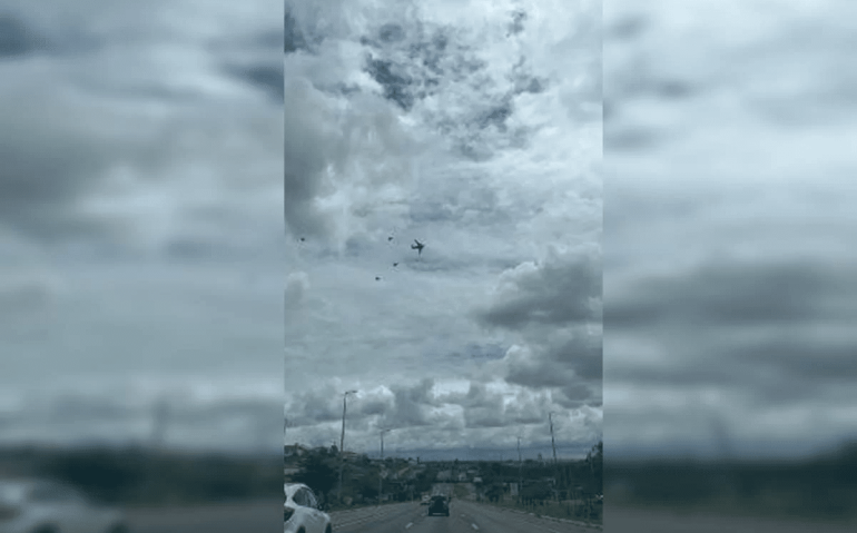 caças sobrevoam Brasília